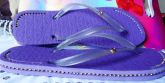 Chinelo roxo tira transparent c/ strass e piercing cód.006