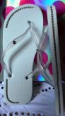 Chinelo branco c/ tira transparent strass e piercing cód.003